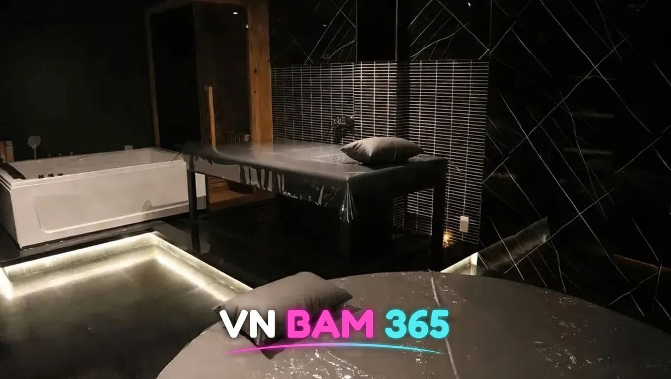 호치민 도도 스파 프라이빗 룸, 흰 욕조와 나무 사우나 부스, 세신 베드와 원형 베드