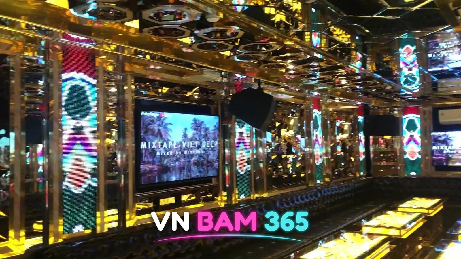 호치민 21 럭셔리 가라오케 VIP룸, 금색 거울 벽과 LED 기둥, 대형 화면