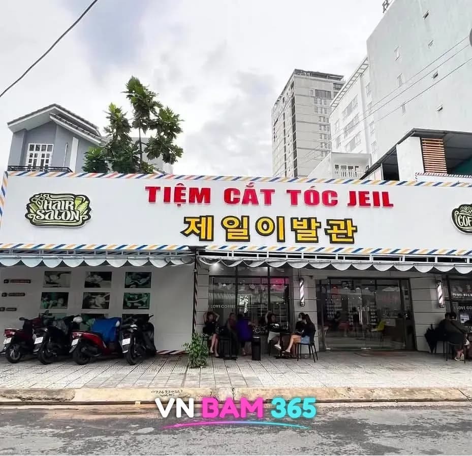 다낭 제일이발관 외관, TIỆM CẮT TÓC JEIL 제일이발관 간판과 이발소 사인볼
