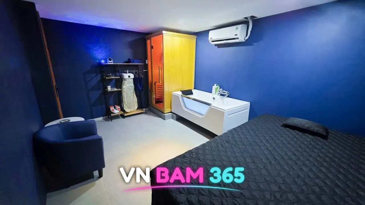 호치민 킹스톤 마사지 VIP룸, 퀼팅 커버 마사지 베드와 유리창 욕조, 원목 1인 사우나와 비품 선반