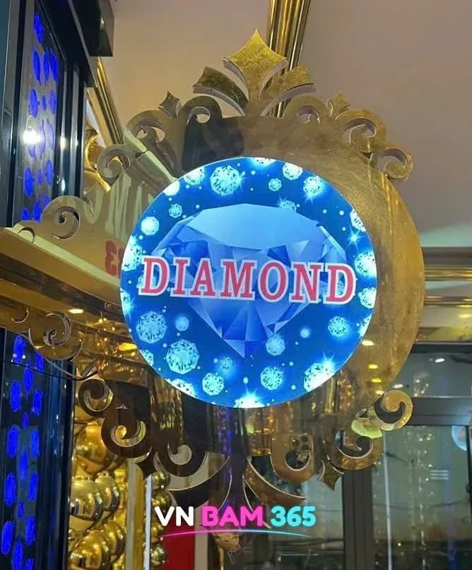푸꾸옥 라스베가스 가라오케 DIAMOND 룸 파란 원형 조명 간판