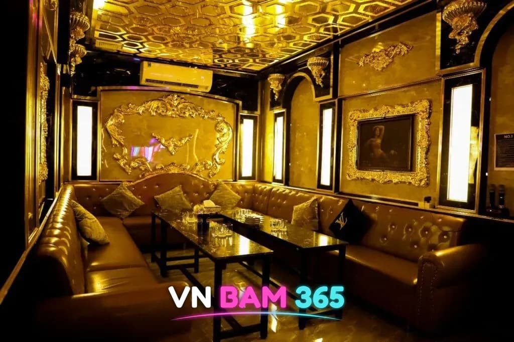 호치민 원투 가라오케 VIP룸, 금색 육각 천장과 금빛 가죽 소파