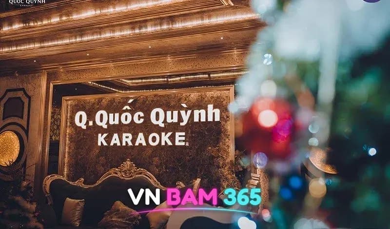 푸꾸옥 꾸옥꾸인 가라오케 로비의 Q.Quốc Quỳnh KARAOKE 로고 벽